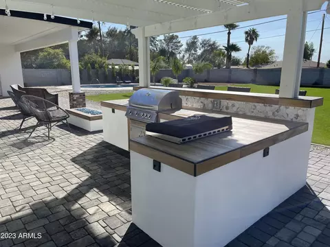 Exterior - 709 W Solano Dr, Phoenix, AZ 85013 photo 13 of 30