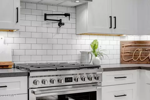 Kitchen - 709 W Solano Dr, Phoenix, AZ 85013 photo 6 of 10