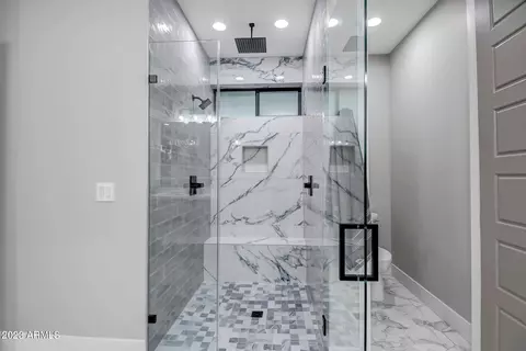 Bath - 709 W Solano Dr, Phoenix, AZ 85013 photo 9 of 12