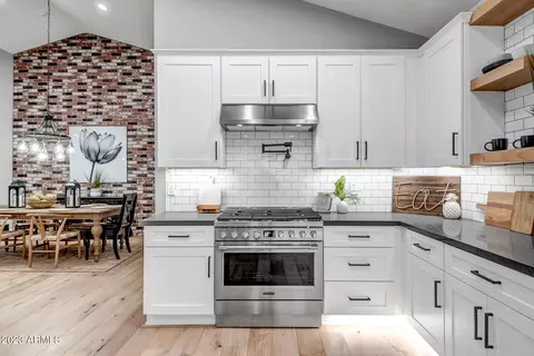 Kitchen - 709 W Solano Dr, Phoenix, AZ 85013 photo 4 of 10