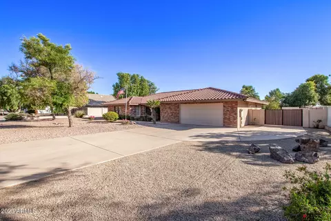 9013 W Country Club Trl, Peoria, AZ 85383