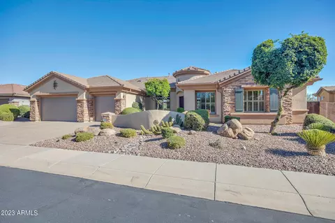 40627 N Club Pointe Dr, Phoenix, AZ 85086