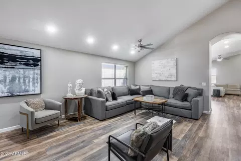 4423 E Melinda Ln, Phoenix, AZ 85050 photo 8
