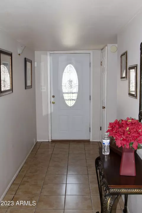 420 E Kachina Trl, Phoenix, AZ 85042 photo 2