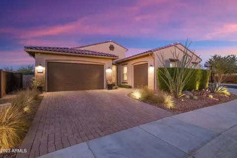 3048 E Robin Ln, Phoenix, AZ 85050 photo 2