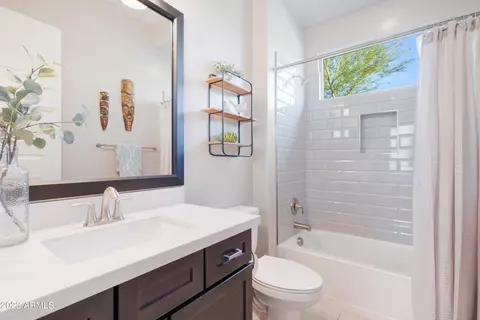 3048 E Robin Ln, Phoenix, AZ 85050 photo 22