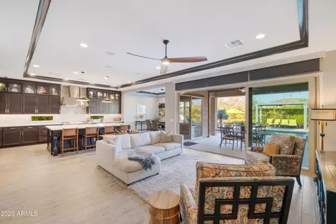 3048 E Robin Ln, Phoenix, AZ 85050 photo 4