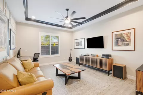3048 E Robin Ln, Phoenix, AZ 85050 photo 9