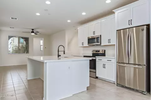 2738 S Harmony Ave, Gilbert, AZ 85295 photo 2