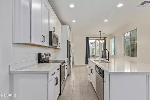 2738 S Harmony Ave, Gilbert, AZ 85295 photo 4