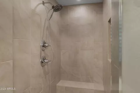 Bath - 6424 S Glory Ct, Gilbert, AZ 85298 photo 4 of 6