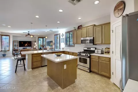 Kitchen - 6424 S Glory Ct, Gilbert, AZ 85298 photo 2 of 5