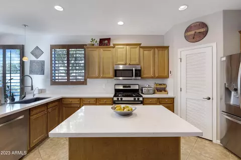 Kitchen - 6424 S Glory Ct, Gilbert, AZ 85298 photo 3 of 5