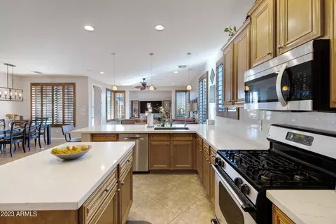 Kitchen - 6424 S Glory Ct, Gilbert, AZ 85298 photo 4 of 5