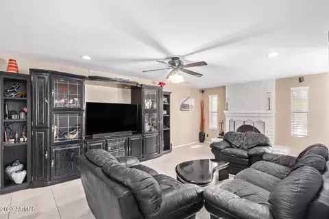 1109 E Taro Ln, Phoenix, AZ 85024 photo 8