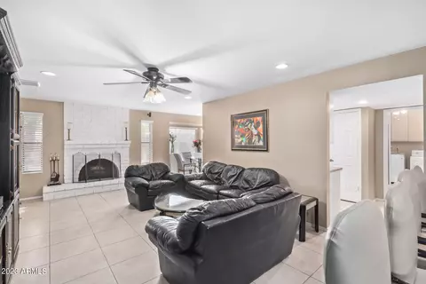 1109 E Taro Ln, Phoenix, AZ 85024 photo 9