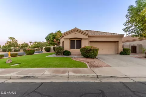 932 W Raven Dr, Chandler, AZ 85286