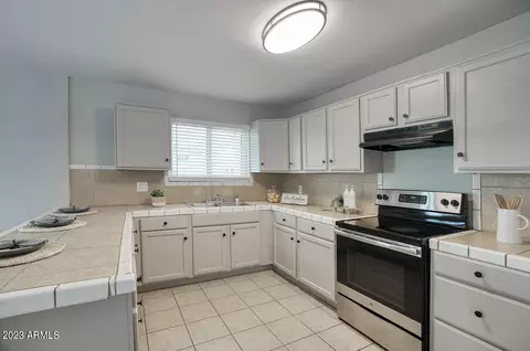 2911 N 47th Dr, Phoenix, AZ 85031 photo 7