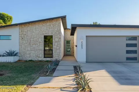 2205 E Clarendon Ave, Phoenix, AZ 85016