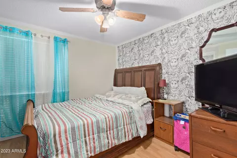 5532 W Mission Ln, Glendale, AZ 85302