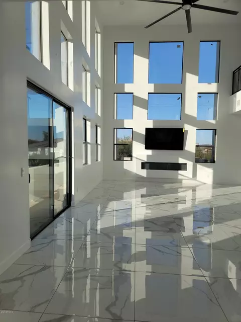 Living - 1825 E Adams St, Phoenix, AZ 85034 photo 2 of 3
