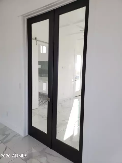 Entry Way - 1825 E Adams St, Phoenix, AZ 85034 photo 34 of 38