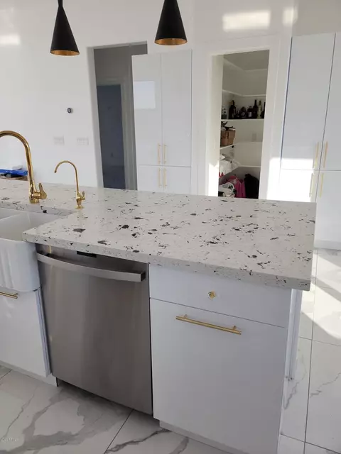 Kitchen - 1825 E Adams St, Phoenix, AZ 85034 photo 3 of 6