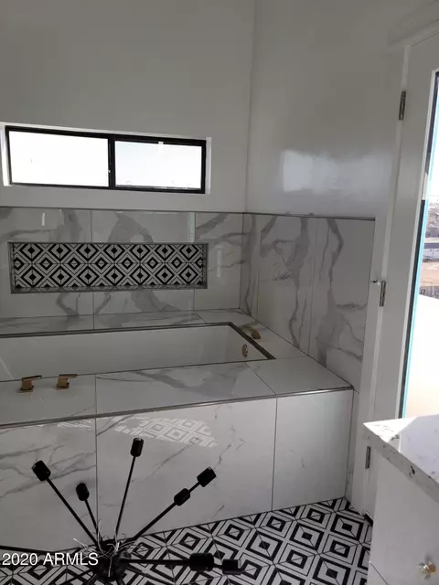 Bath - 1825 E Adams St, Phoenix, AZ 85034 photo 16 of 41