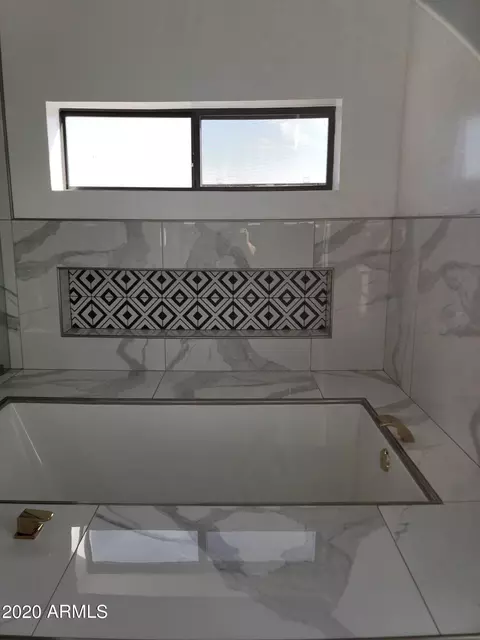 Bath - 1825 E Adams St, Phoenix, AZ 85034 photo 17 of 41