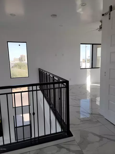Entry Way - 1825 E Adams St, Phoenix, AZ 85034 photo 22 of 38