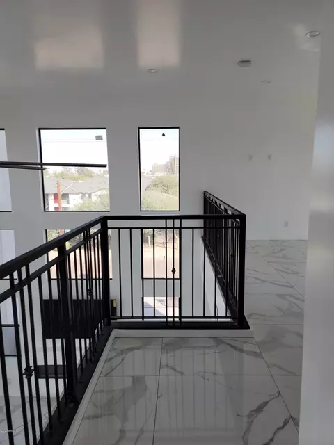 Entry Way - 1825 E Adams St, Phoenix, AZ 85034 photo 21 of 38
