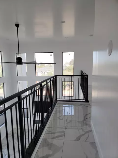 Entry Way - 1825 E Adams St, Phoenix, AZ 85034 photo 20 of 38