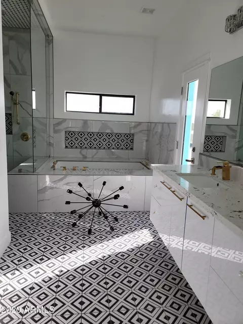 Bath - 1825 E Adams St, Phoenix, AZ 85034 photo 38 of 41