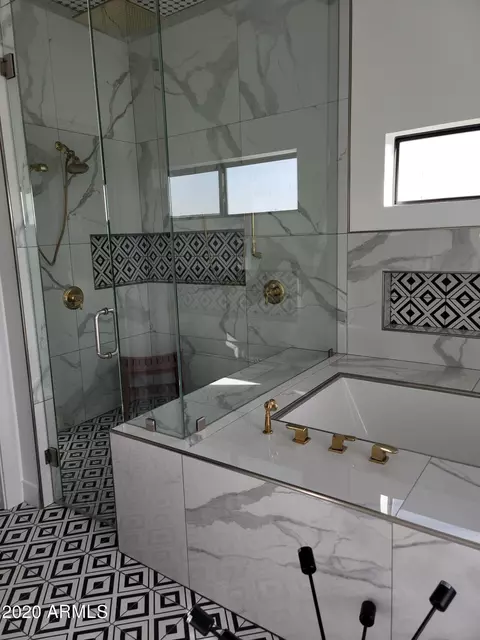 Bath - 1825 E Adams St, Phoenix, AZ 85034 photo 19 of 41