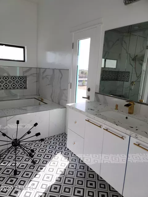 Bath - 1825 E Adams St, Phoenix, AZ 85034 photo 36 of 41