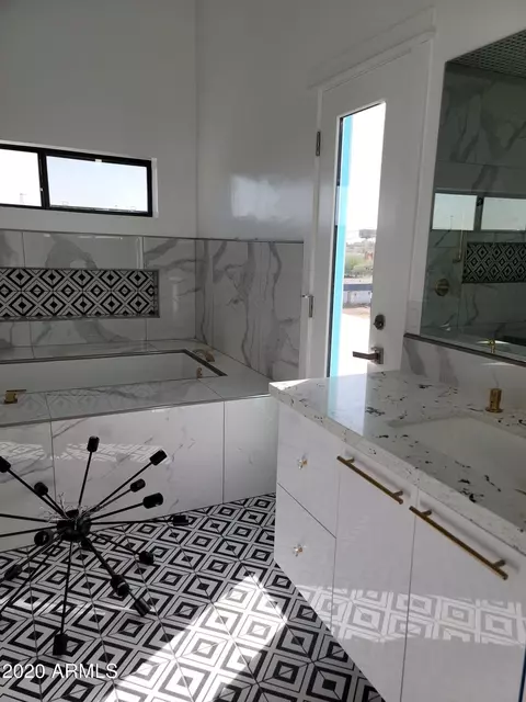 Bath - 1825 E Adams St, Phoenix, AZ 85034 photo 39 of 41