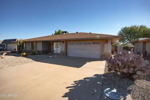 10813 W Amber Trl, Sun City, AZ 85351