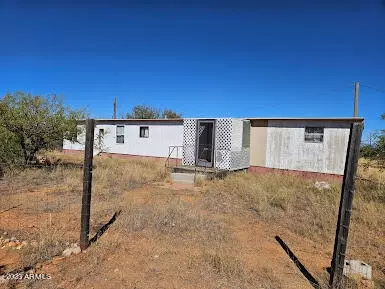 8533 E Wintergreen Ln, Hereford, AZ 85615