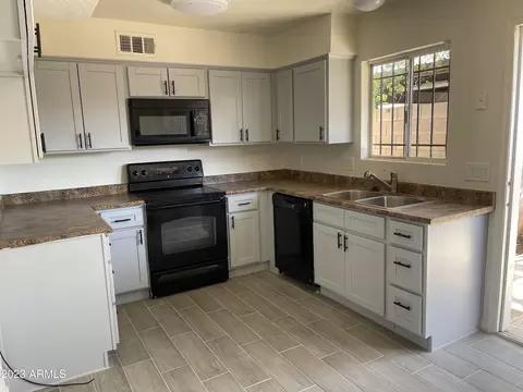 4537 N 26th Dr, Phoenix, AZ 85017 photo 8