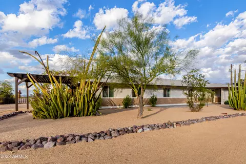 2238 E Desert Ln, Phoenix, AZ 85042
