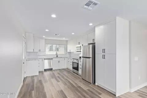910 E Hope St, Mesa, AZ 85203 photo 8