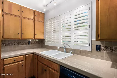 520 W Clarendon Ave #E23, Phoenix, AZ 85013 photo 9