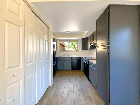 2263 E Flossmoor Cir, Mesa, AZ 85204 photo 5
