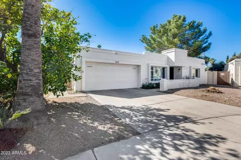 907 E Michelle Dr, Phoenix, AZ 85022 photo 5