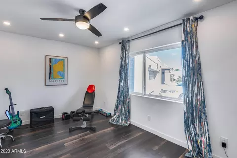 907 E Michelle Dr, Phoenix, AZ 85022 photo 9