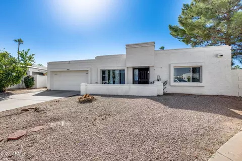 907 E Michelle Dr, Phoenix, AZ 85022 photo 6