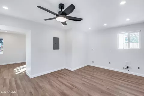 907 E Michelle Dr, Phoenix, AZ 85022 photo 33
