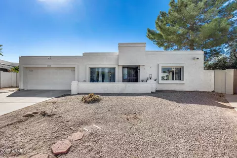 907 E Michelle Dr, Phoenix, AZ 85022 photo 1