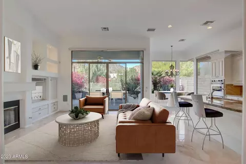 Living - 3034 E Squaw Peak Cir, Phoenix, AZ 85016 photo 2 of 5