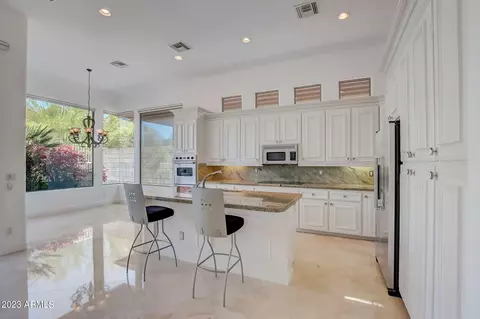 Kitchen - 3034 E Squaw Peak Cir, Phoenix, AZ 85016 photo 2 of 6